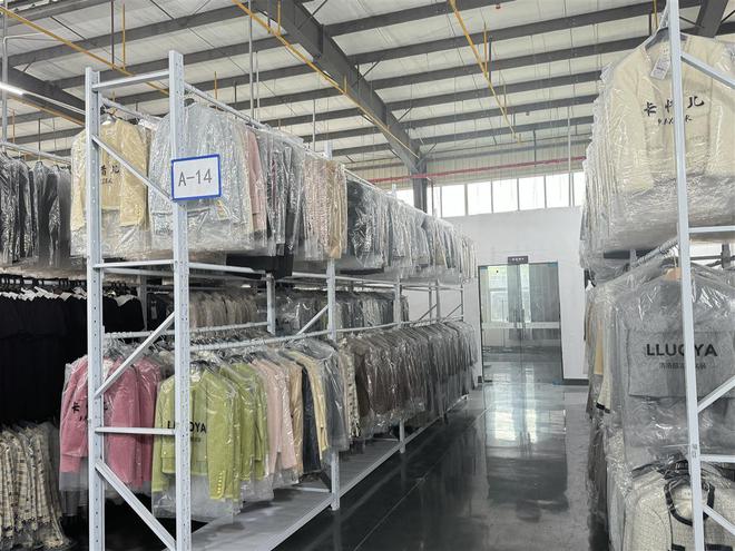 天門服裝創奇跡 五十家企業與四百名主播聯袂，首日帶貨六十萬件激揚二千萬巨潮